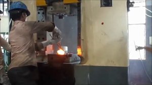 Программируемый кузнечный молот, CNC Гидравлический молот штамповкой