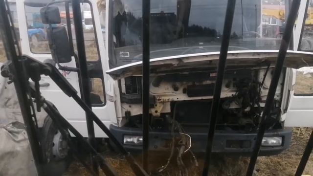 Поступила на разбор Volvo Fl6 180 лошадей. Снятие кабины.