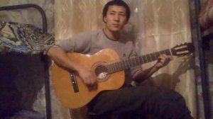 На гитаре играет тип в общаге))