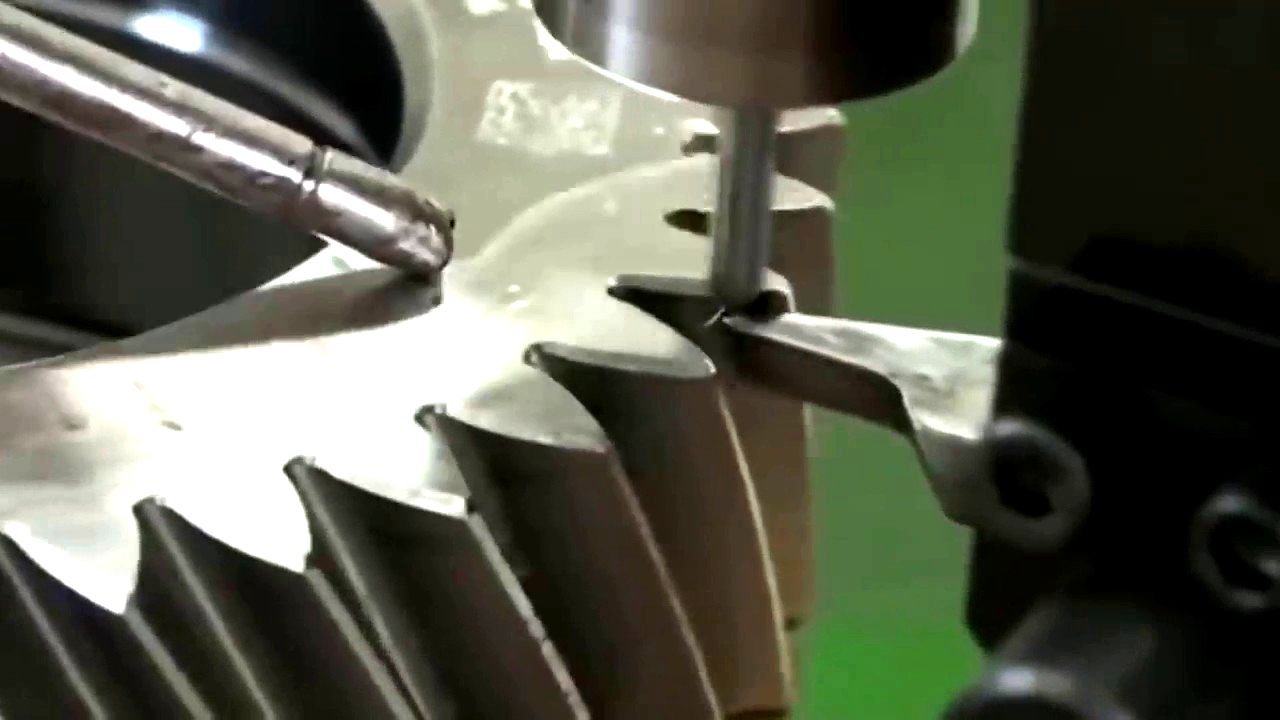 ЭТО НАДО УВИДЕТЬ! ВЫСОКОТЕХНОЛОГИЧНОЕ ОБОРУДОВАНИЕ ДЛЯ ПРОИЗВОДСТВА ИЗДЕЛИЙ.mp4