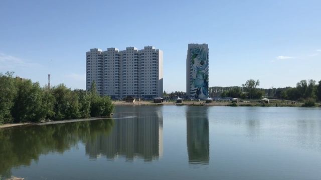 Озеро на юго западном новосибирск. Юго-Западный жилмассив Новосибирск озеро. Пляж на Юго-Западном Новосибирск. Озеро на Юго Западном жилмассиве Новосибирск.