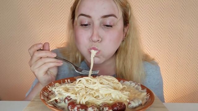 ПАСТА КАРБОНАРА СОУС ПИКОЛИНИ КОЛБАС МУКБАНГ АСМР РЕЦЕПТ|PASTA CARBONARA SAUSAGE MUKBANG ASMR RECIP смотреть онлайн