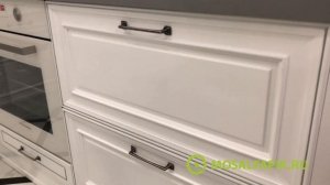 Белая кухня в частном доме