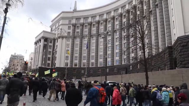 В Киеве тысячи добровольцев прошлись по центру и высказали свои требования Зеленскому: как это было смотреть онлайн