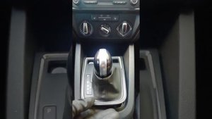 снятие накладки АКПП jetta