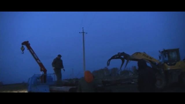 СТРОЙКА НАЧАЛАСЬ! Ч.2. ЗИЛ157. ISUZU ELF. СТОЛБЫ. ЛАФЕТ. 2 КУБА ДОСКИ. БЕЗДОРОЖЬЕ. СТРОИМ САМИ. ОСП смотреть онлайн