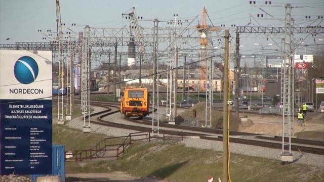 Путевая машина Unimat  на перегоне Таллин-Юлемисте / Unimat track machine between Ülemiste-Tallinn