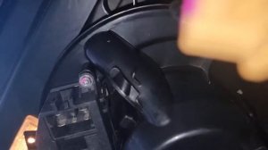 Vw golf mk6 gti (how to replace the heater blower and heater resistor location)