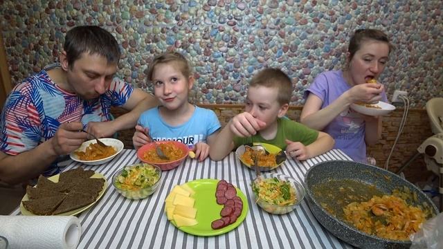 МУКБАНГ КОЛБАСНАЯ И СЫРНАЯ НАРЕЗКА С СОЛЯНКОЙ | MUKBANG SAUSAGE AND CHEESE SLICED WITH SALTED BEEF