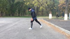 Выпады на месте ( на каждую ногу )