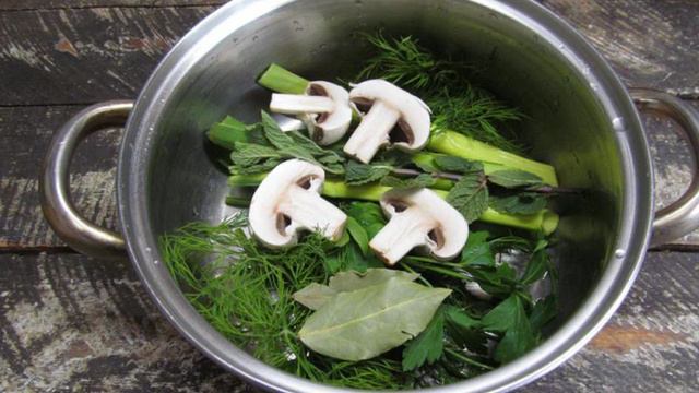 Овощной бульон с грибами
