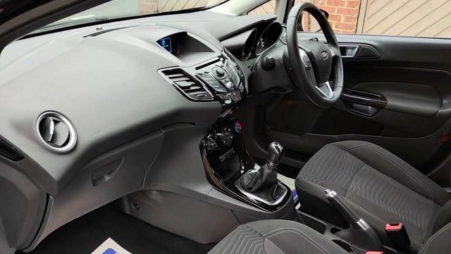 2013 Ford Fiesta 1.0 EcoBoost Zetec Hatchback 5dr Petrol Manual (99 g/km, 99 bhp) смотреть онлайн