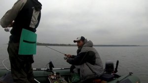 Ловля судака на джиг. Бешеный Клёв. Где искать и как найти судака. Поиск рыбы эхолотом.