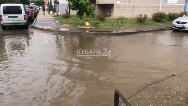 ?А вот так обстоят дела на улице Восточно-Кругликовская в Краснодаре. 13 августа 2021 года
