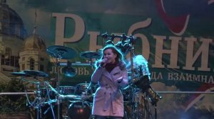 Людмила Мазур   Де че плынг гитарале