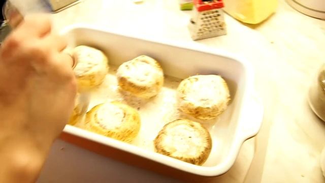 Запеченные грибы со сливками под золотой сырной корочкой!