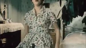 За витриной универмага mp4