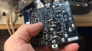 B&W PV1, ICE500A, щелкает в динамике. Хитрый дефект.