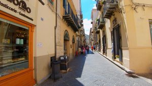 Cefalù, Sicily Walking Tour  - 4K with Captions - Prowalk Tours