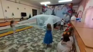 Сюрпризный момент на новогоднем утреннике подготовительной к школе группы «Появление злой Вьюги»