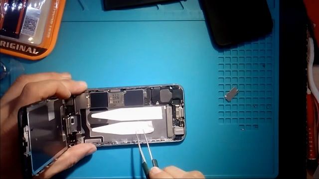 Замена батареи на iPhone 6s поставили Moxom