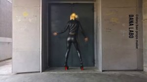 Дана Лабо- кожаные леггинсы, куртка и сапоги