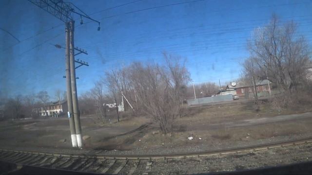 Станция Қарағанөзек (Караганозек) в черте города Караганды - поезд проезжает