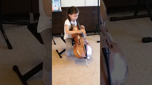 "Первые уроки игры на виолончели" Дашуля, 5 лет смотреть онлайн