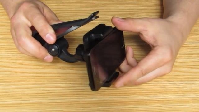 Автомобильный держатель для телефона. Крепление прищепкой на козырек.