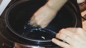 Пирог с вареньем на  кефире в мультиварке