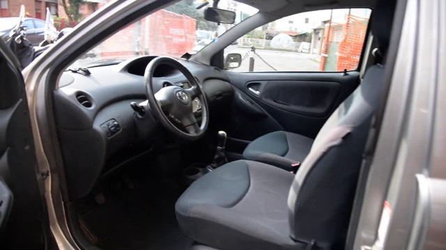 Toyota Yaris 1.0i 3P Euro 4 OK NEOPATENTATI смотреть онлайн