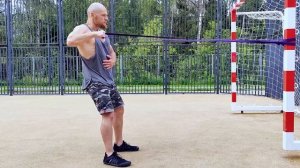 Лучшие упражнения с резиновыми петлями. Тренировки в домашних условиях и на улице