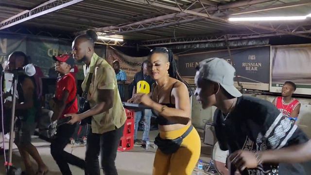 Andy Muridzo joins Baba Harare on stage to the delight of the fans смотреть онлайн