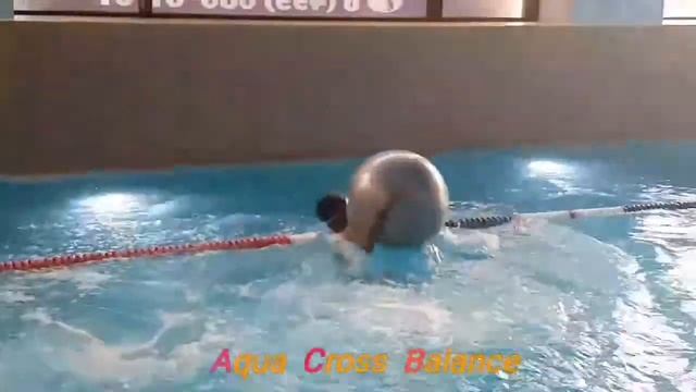 Летний детский лагерь, игры на воде
