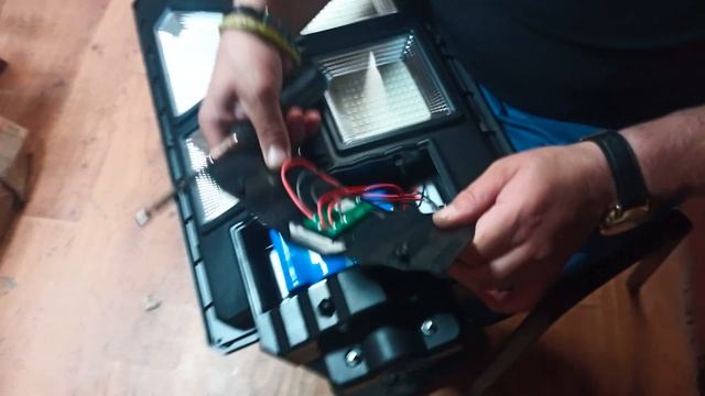 Уличный фонарь на солнечной батарее, липовые 400Вт смотреть онлайн