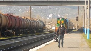 Прибытие ЧМЭ3-3767 с поездом Феодосия - Владиславовка на ст.Айвазовская.