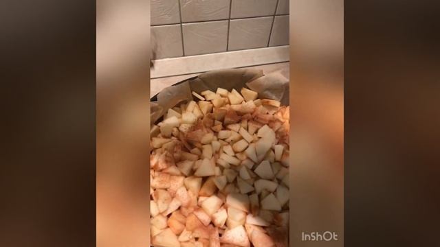 Яблочная шарлотка!это рецепт именно вкусной и настоящей шарлотки,как и должна она выглядеть!