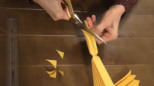 Новогодняя объемная снежинка своими руками за 15 минут.