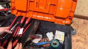 Что находиться в ящике электрика!?