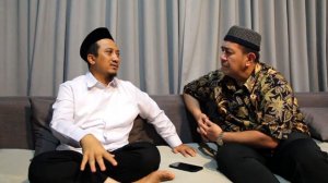 USTADZ YUSUF MANSUR NGOBROL BARENG PENDETA GILBERT LUMOINDONG