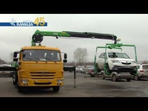 Три спецавтомобиля КАМАЗ — два эвакуатора и один гидроподъёмник