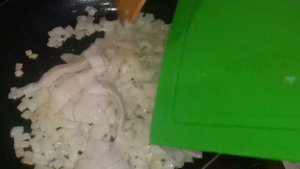Пожарить кальмар несколько способов с луком и майонезом