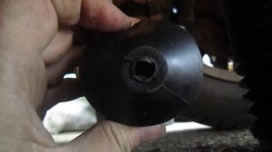 Замена пыльника рулевой рейки Renault (видео 1)
