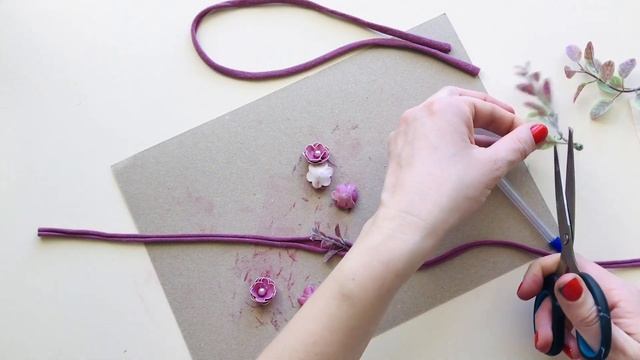 Как сделать повязку на голову своими руками.Цветы из фоамирана. Резиночка на голову для девочек. смотреть онлайн