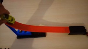 Машинки на трамплине