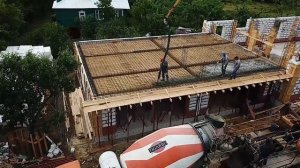 Заливка монолитной плиты перекрытия в загородном доме в Московской области