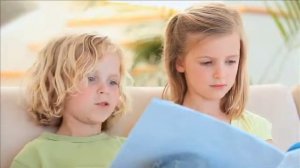 Дети читают книгу (Клип)