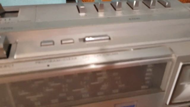 JVC RC-M90JW и JVC RC-M70W различия