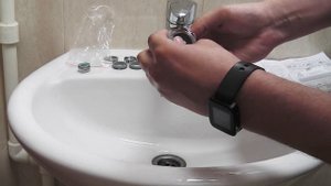 Автоматический дозатор воды насадка на водопроводный кран с сенсором обзор