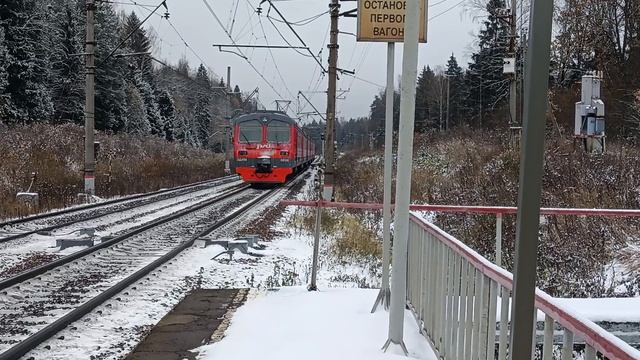 Электропоезд ЭД4М-0038 Отправляется с платформы 221 км